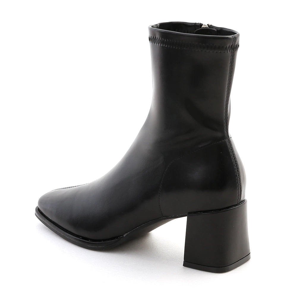 Minimalist Square-Toe Slim Fit Heeled Boots