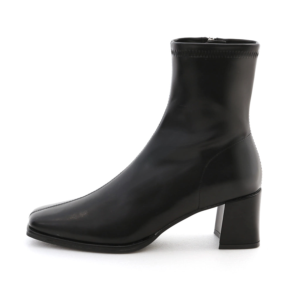 Minimalist Square-Toe Slim Fit Heeled Boots