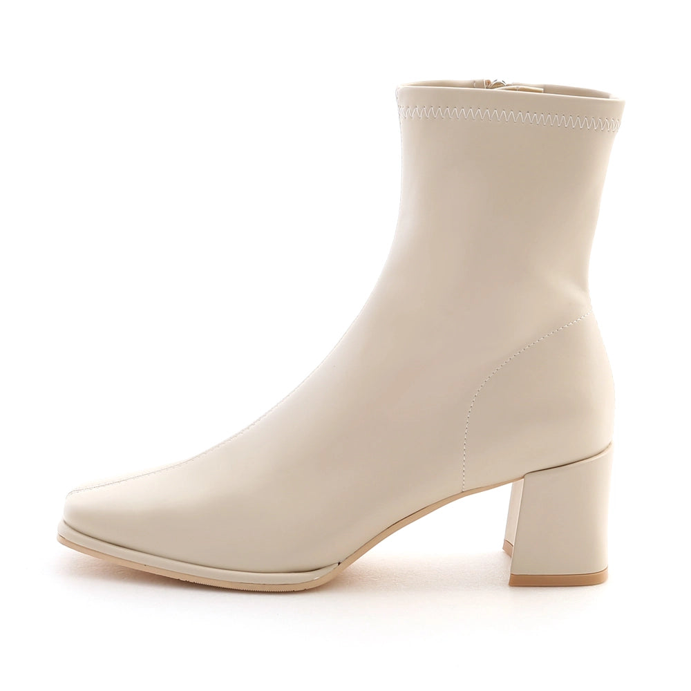 Minimalist Square-Toe Slim Fit Heeled Boots