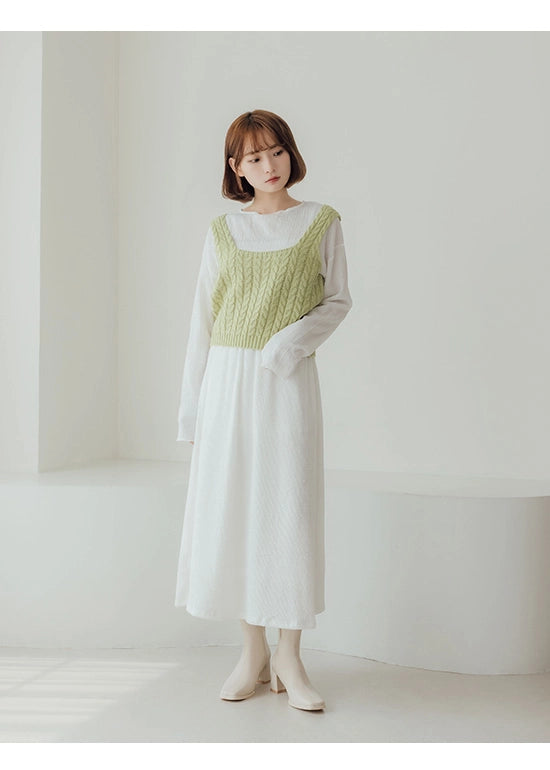 Minimalist Square-Toe Slim Fit Heeled Boots